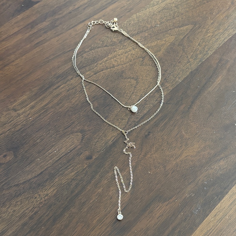 Elegant Layered Necklace with Accents
